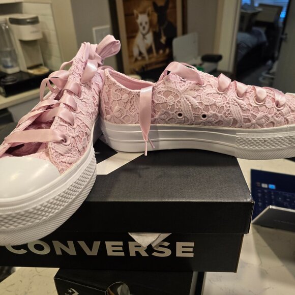 Converse - Women's Chuck Taylor All Star Lace Low Top Shoes (A15006C) Pink SZ 8 - Picture 3 of 12